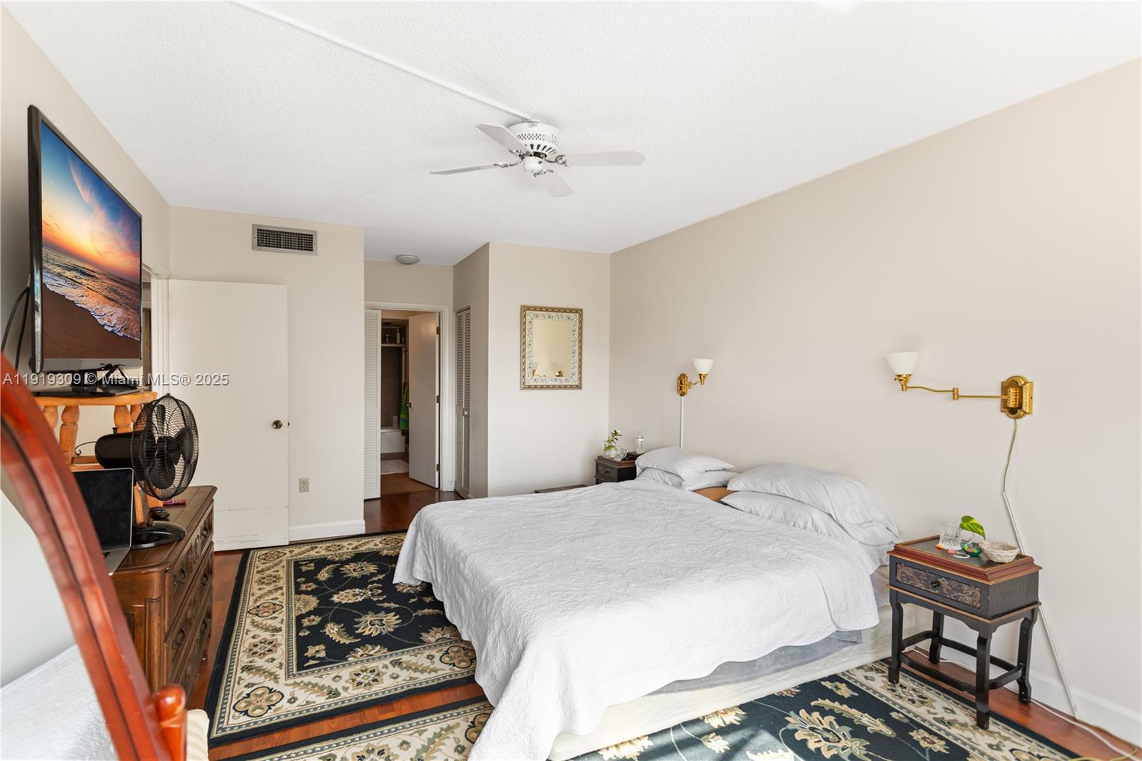 8Q 3 / 3 1740 sq. ft. $ 2025-11-24 0 Photo