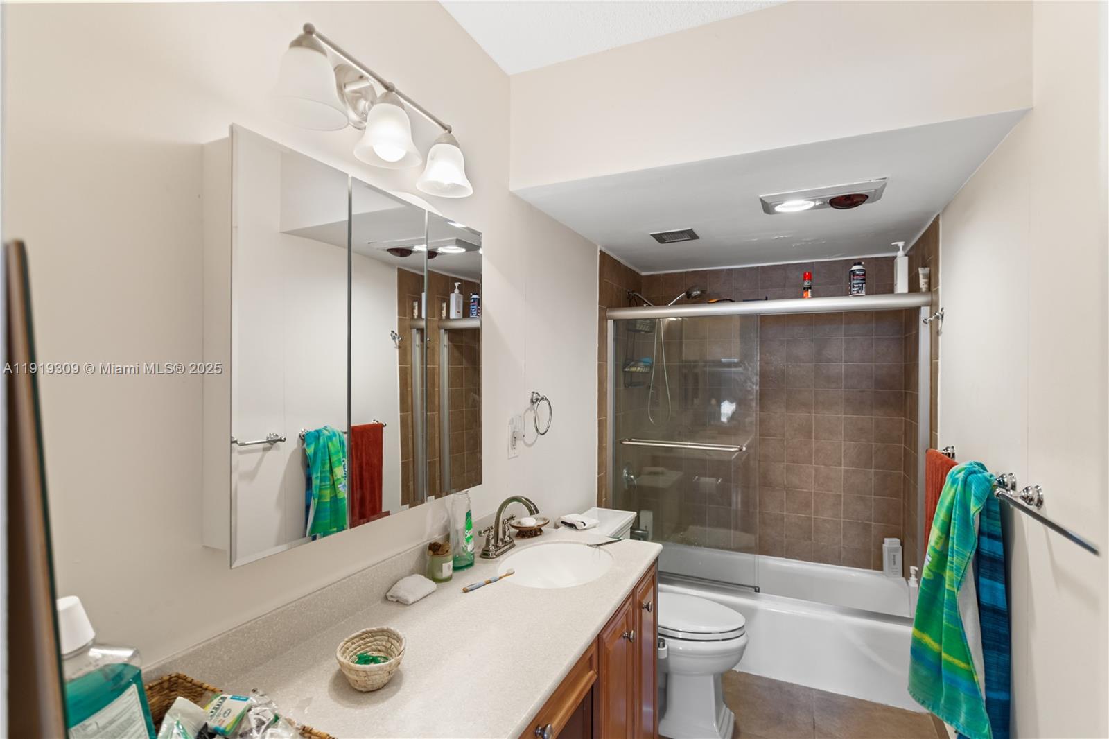 8Q 3 / 3 1740 sq. ft. $ 2025-11-24 0 Photo