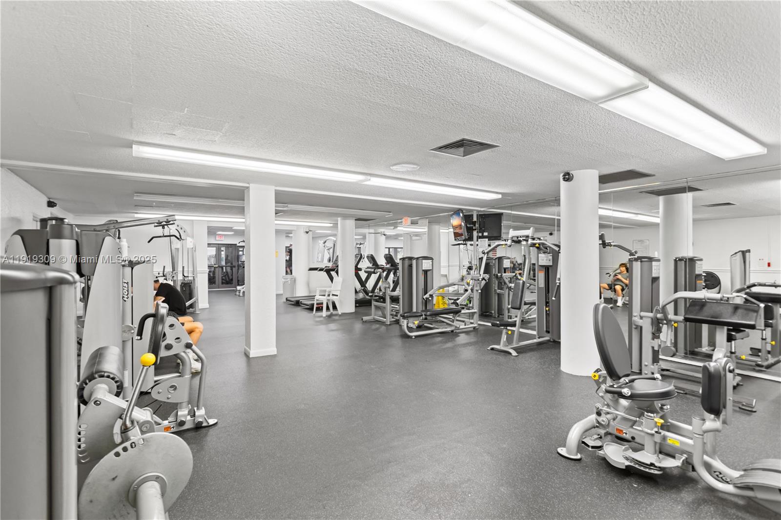 8Q 3 / 3 1740 sq. ft. $ 2025-11-24 0 Photo