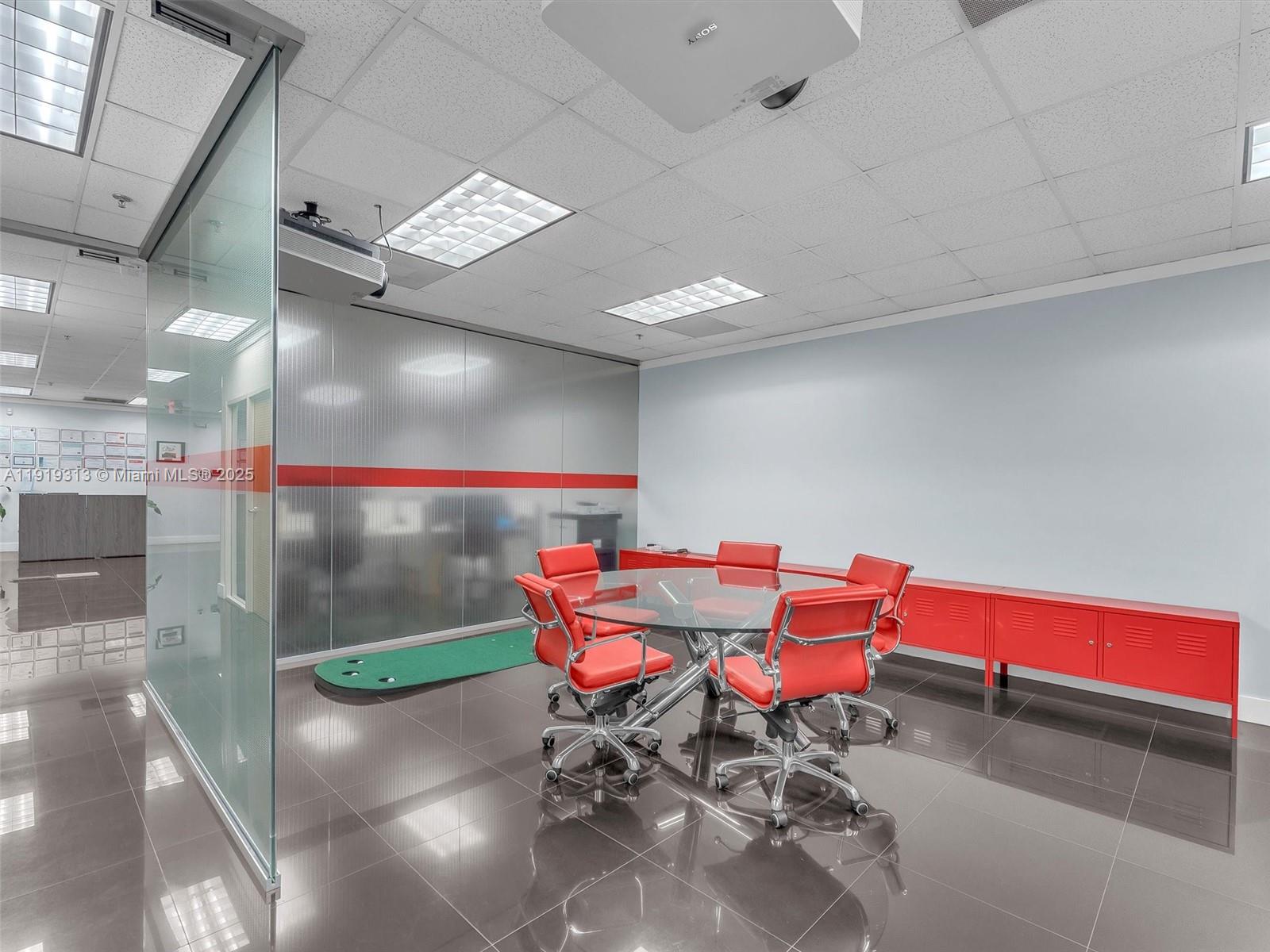 Подробнее / кв.футов $ 2025-11-24 0 Фото