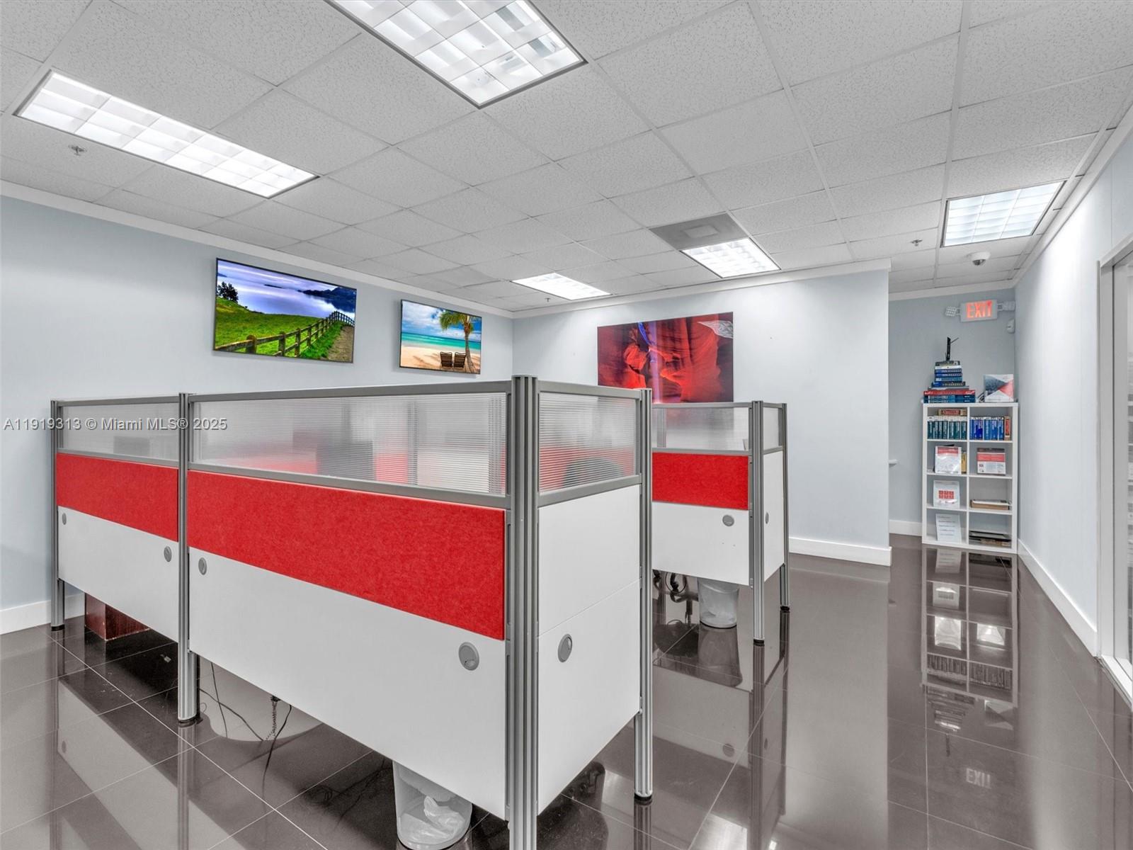 Подробнее / кв.футов $ 2025-11-24 0 Фото