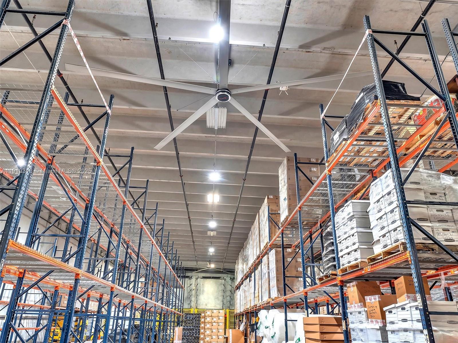 Подробнее / кв.футов $ 2025-11-24 0 Фото