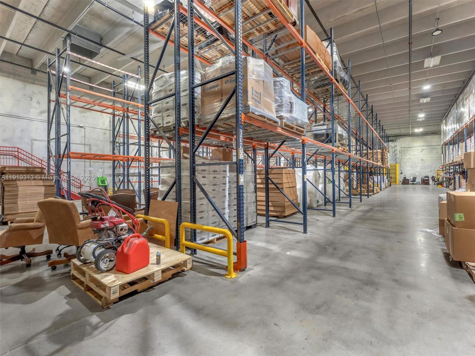 Подробнее / кв.футов $ 2025-11-24 0 Фото