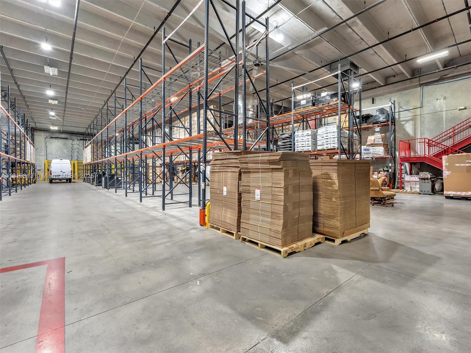 Подробнее / кв.футов $ 2025-11-24 0 Фото