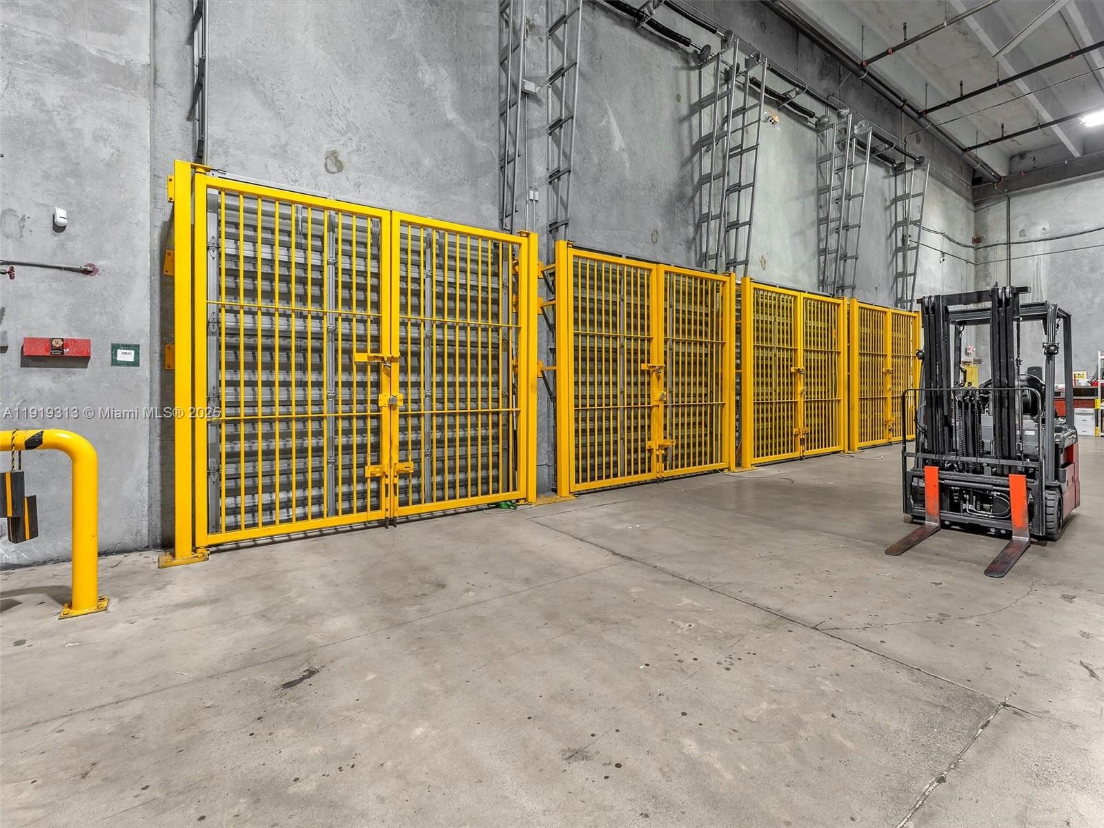 Подробнее / кв.футов $ 2025-11-24 0 Фото