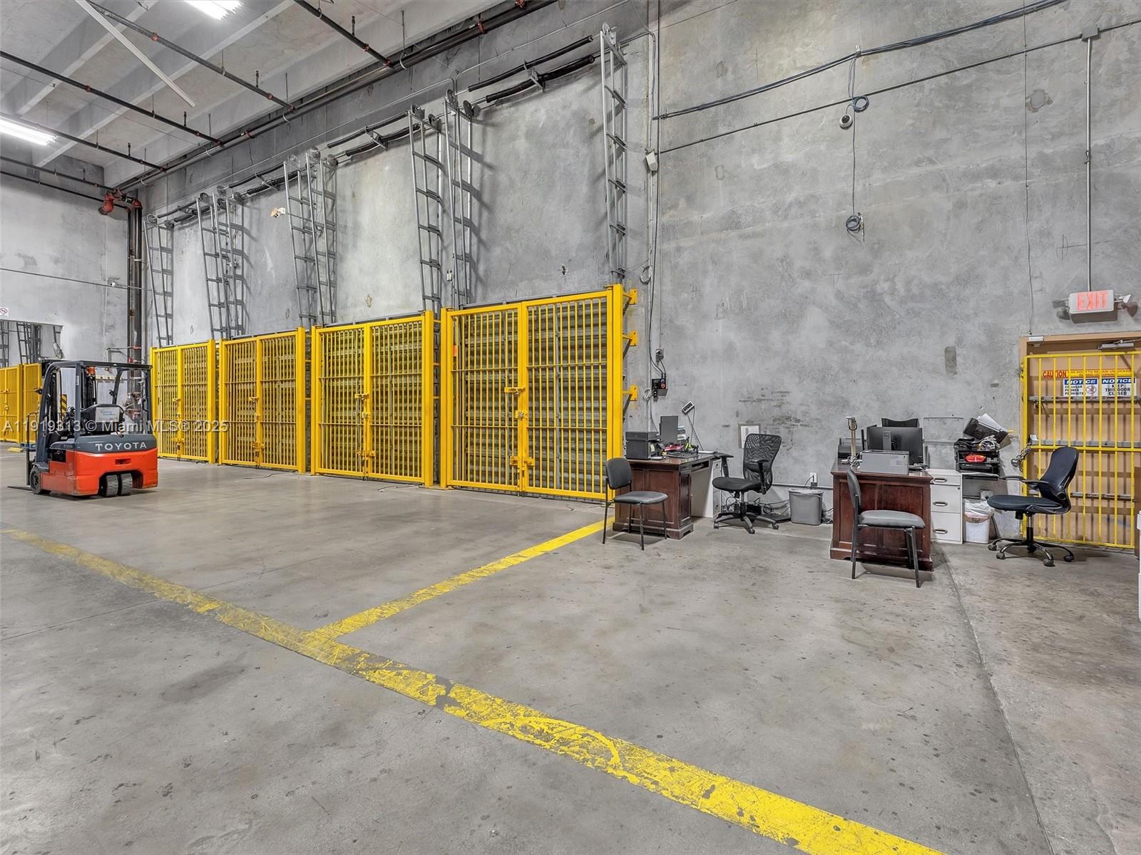 Подробнее / кв.футов $ 2025-11-24 0 Фото