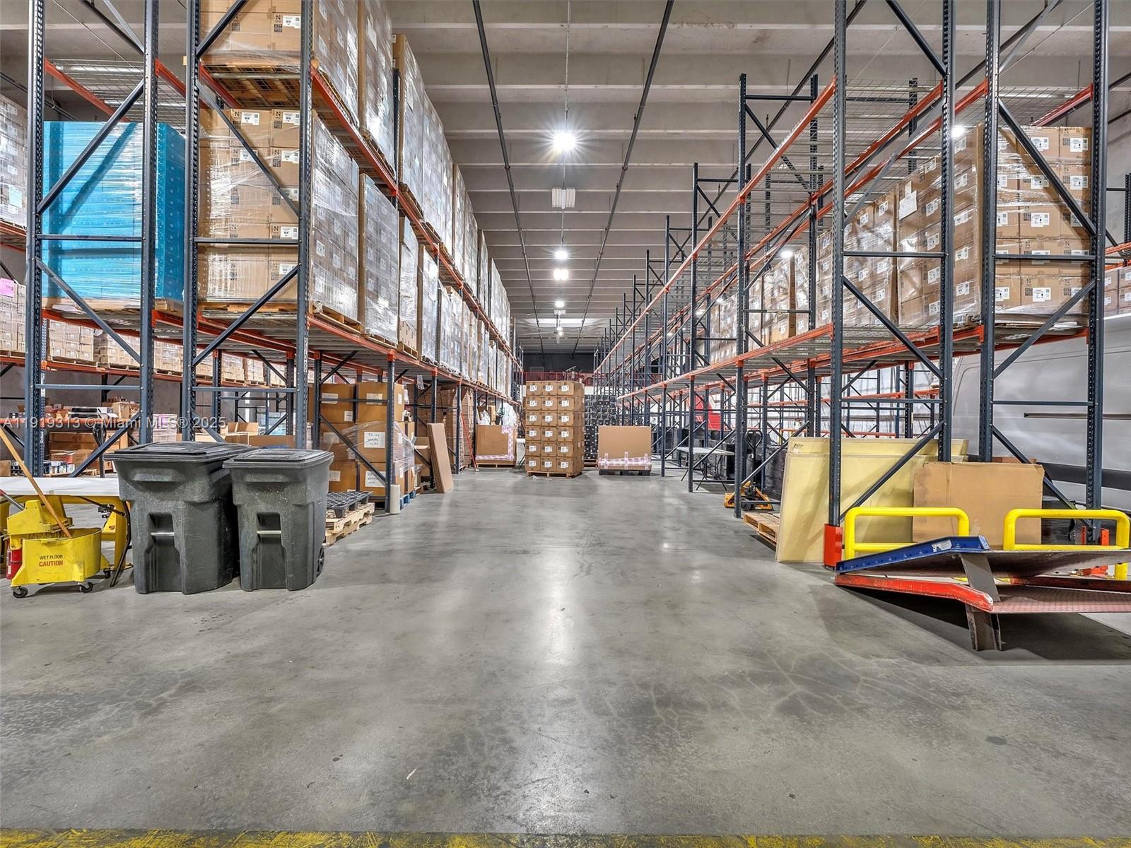 Подробнее / кв.футов $ 2025-11-24 0 Фото