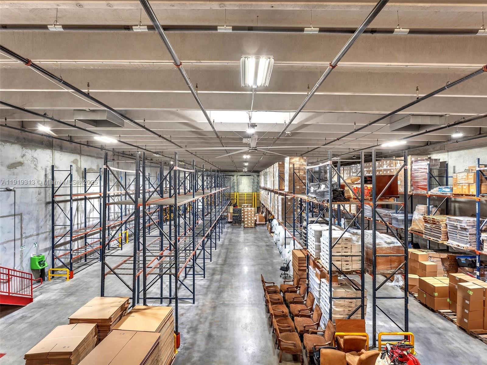 Подробнее / кв.футов $ 2025-11-24 0 Фото