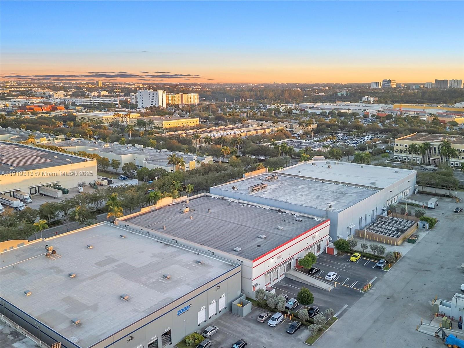 Подробнее / кв.футов $ 2025-11-24 0 Фото