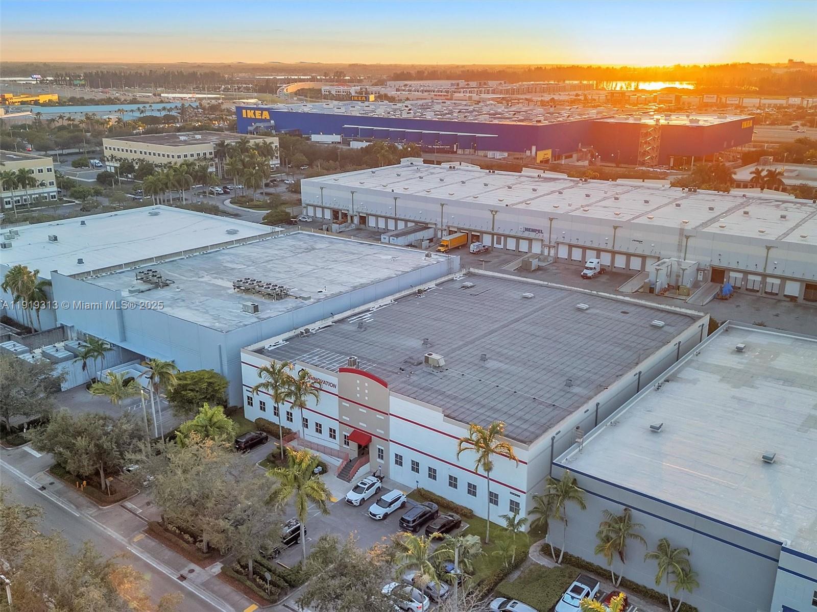 Подробнее / кв.футов $ 2025-11-24 0 Фото