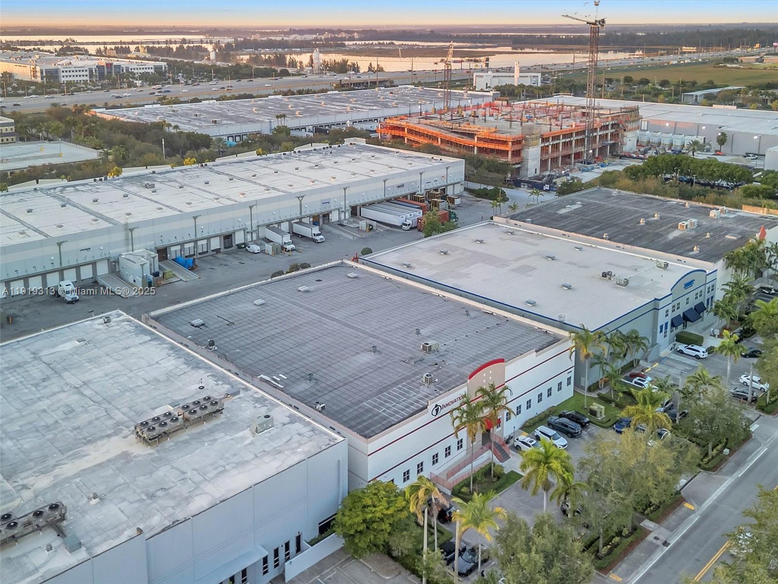 Подробнее / кв.футов $ 2025-11-24 0 Фото