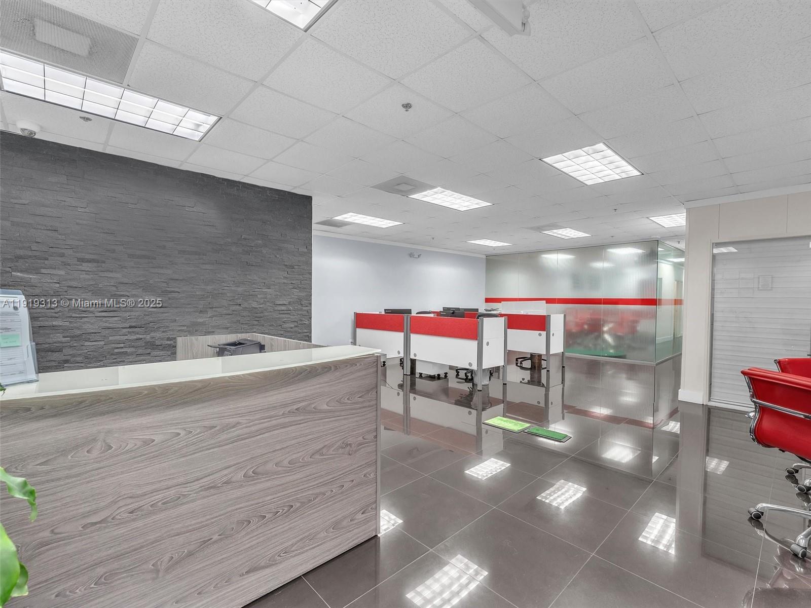 Подробнее / кв.футов $ 2025-11-24 0 Фото