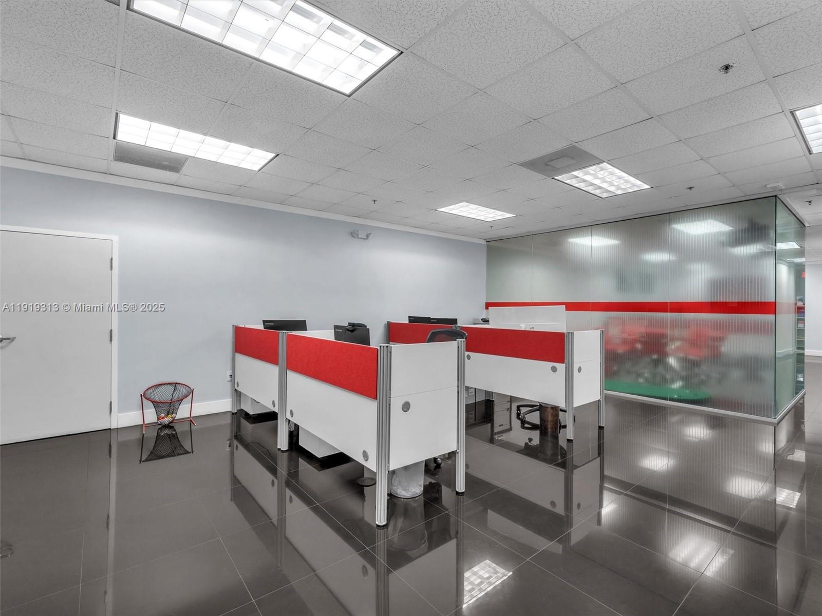 Подробнее / кв.футов $ 2025-11-24 0 Фото