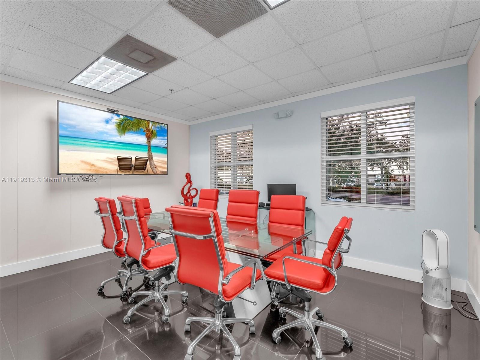 Подробнее / кв.футов $ 2025-11-24 0 Фото