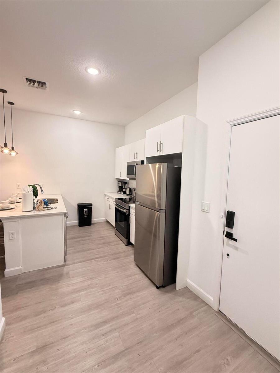   / 16 1671 sq. ft. $ 2026-03-03 0 foto