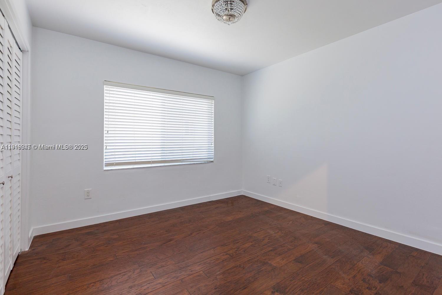 See details / 1600 sq. ft. $ 2025-11-24 0 Photo