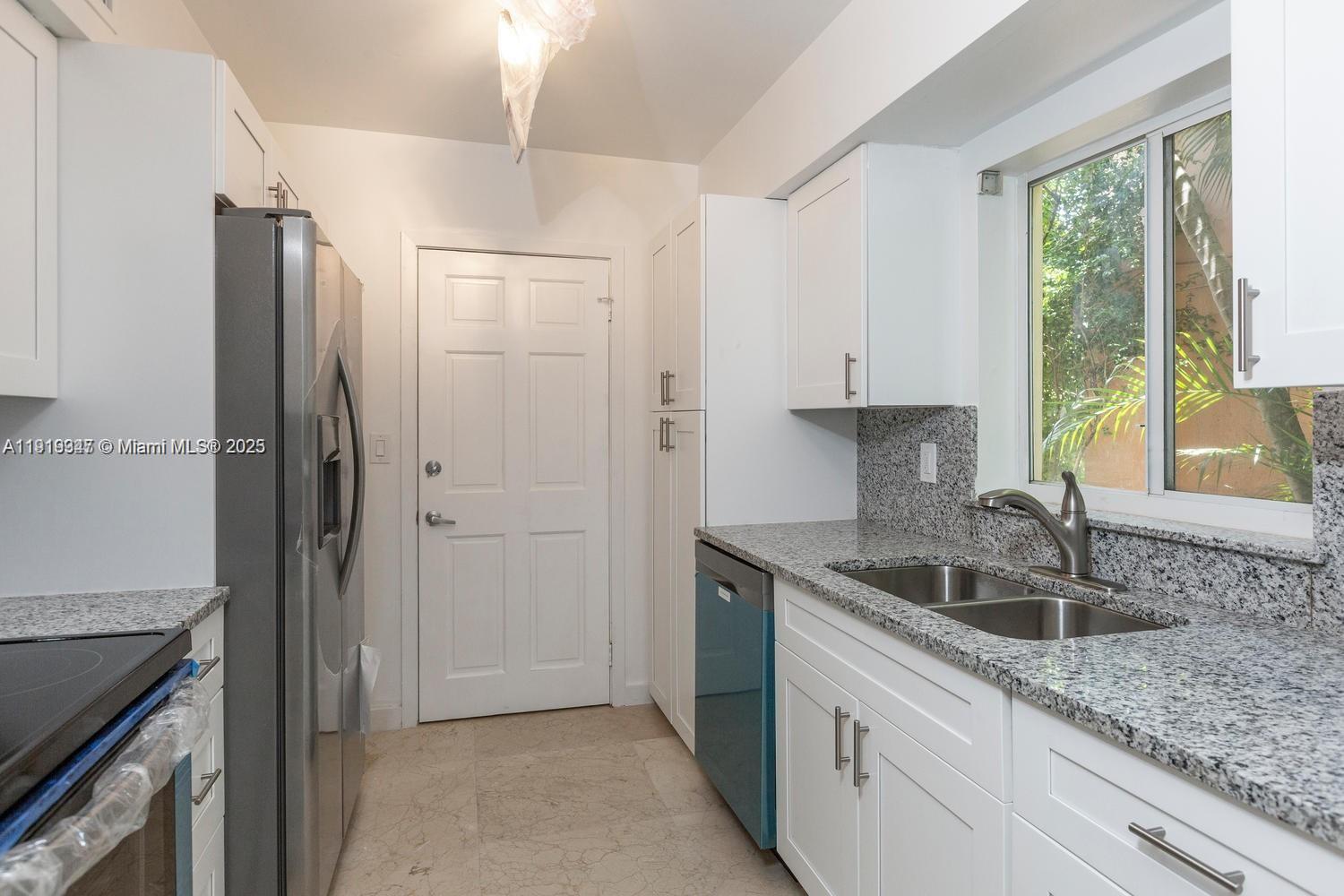 See details / 1600 sq. ft. $ 2025-11-24 0 Photo