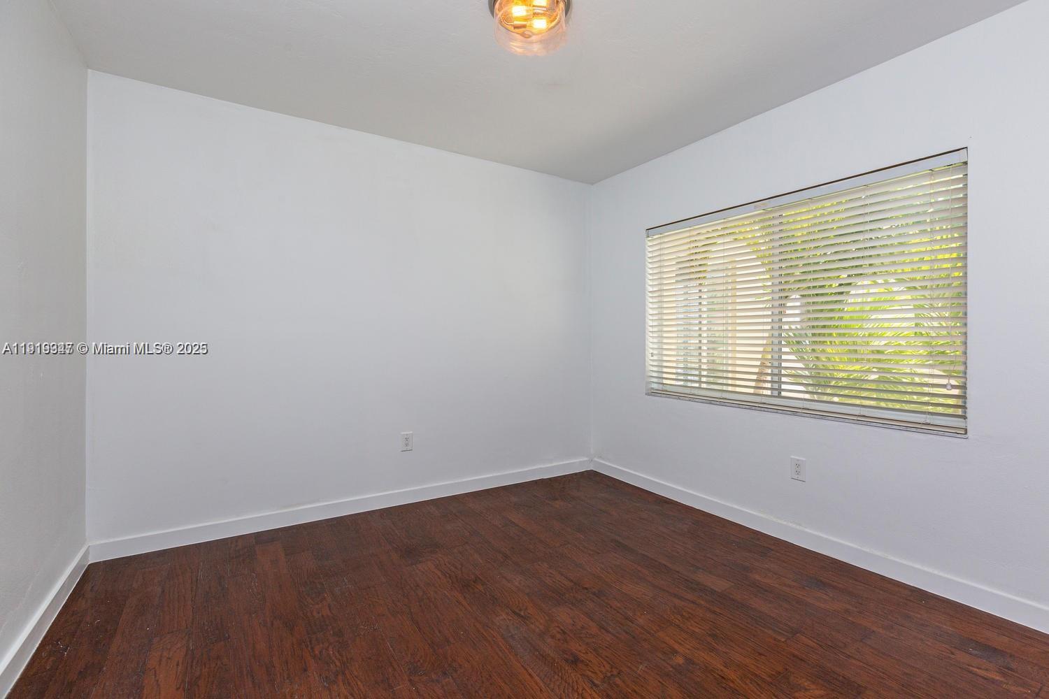 See details / 1600 sq. ft. $ 2025-11-24 0 Photo