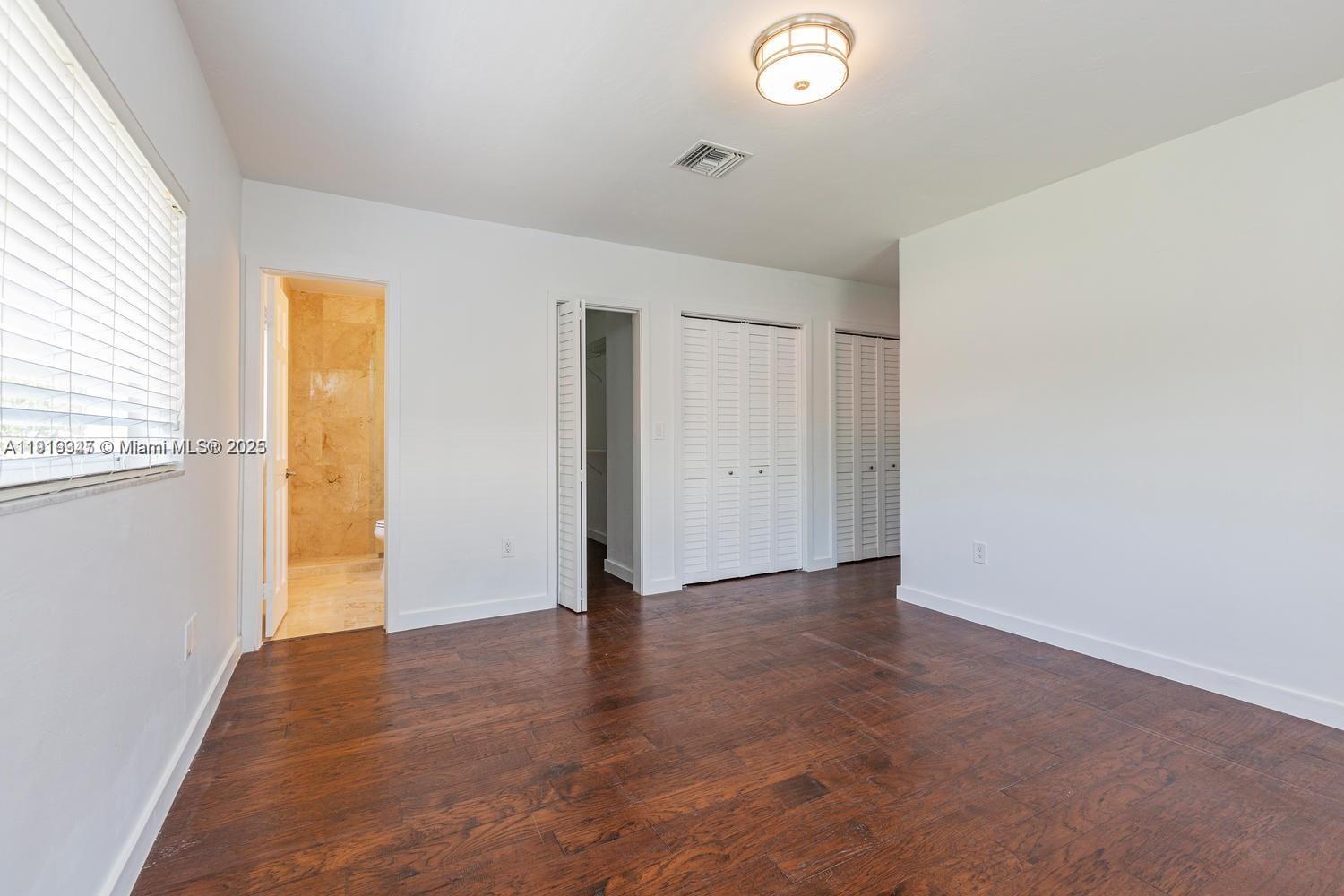 See details / 1600 sq. ft. $ 2025-11-24 0 Photo