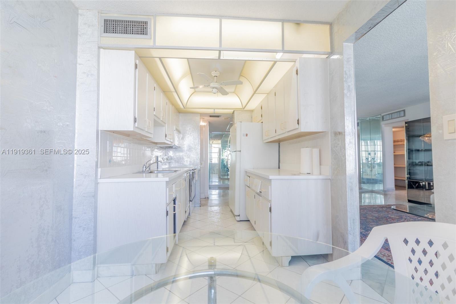 1701 2 / 2 1488 кв.футов $ 2025-11-24 0 Фото