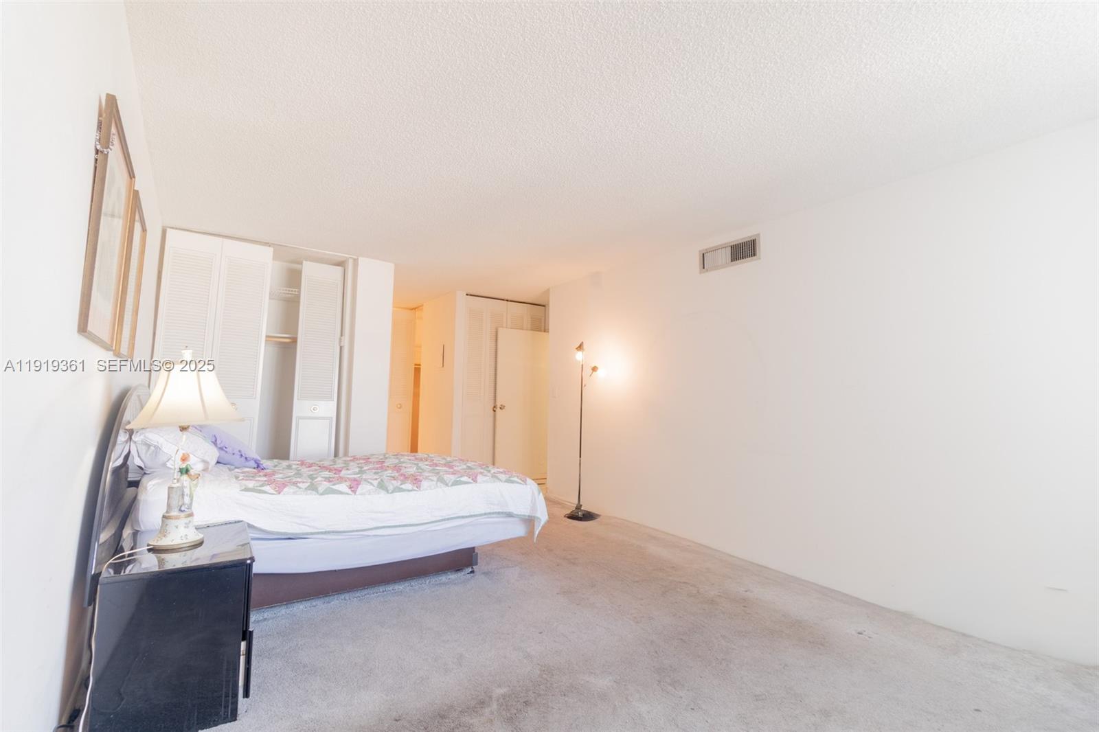 1701 2 / 2 1488 кв.футов $ 2025-11-24 0 Фото