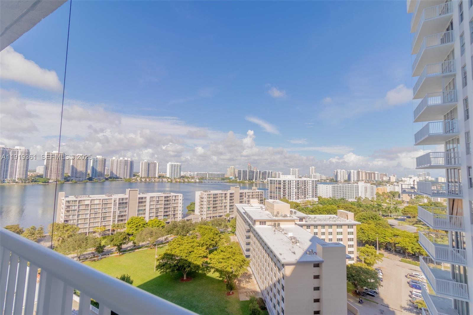 1701 2 / 2 1488 кв.футов $ 2025-11-24 0 Фото