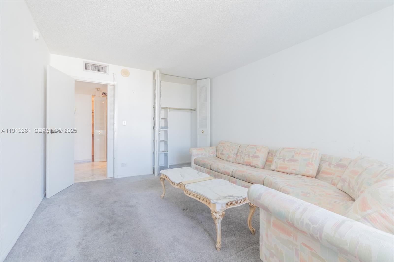 1701 2 / 2 1488 кв.футов $ 2025-11-24 0 Фото