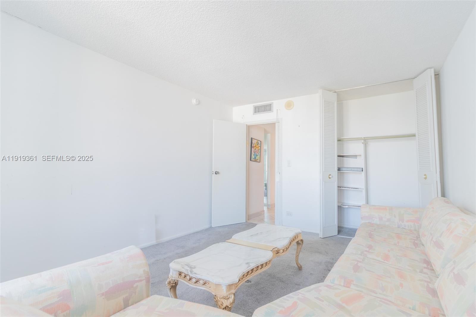 1701 2 / 2 1488 кв.футов $ 2025-11-24 0 Фото