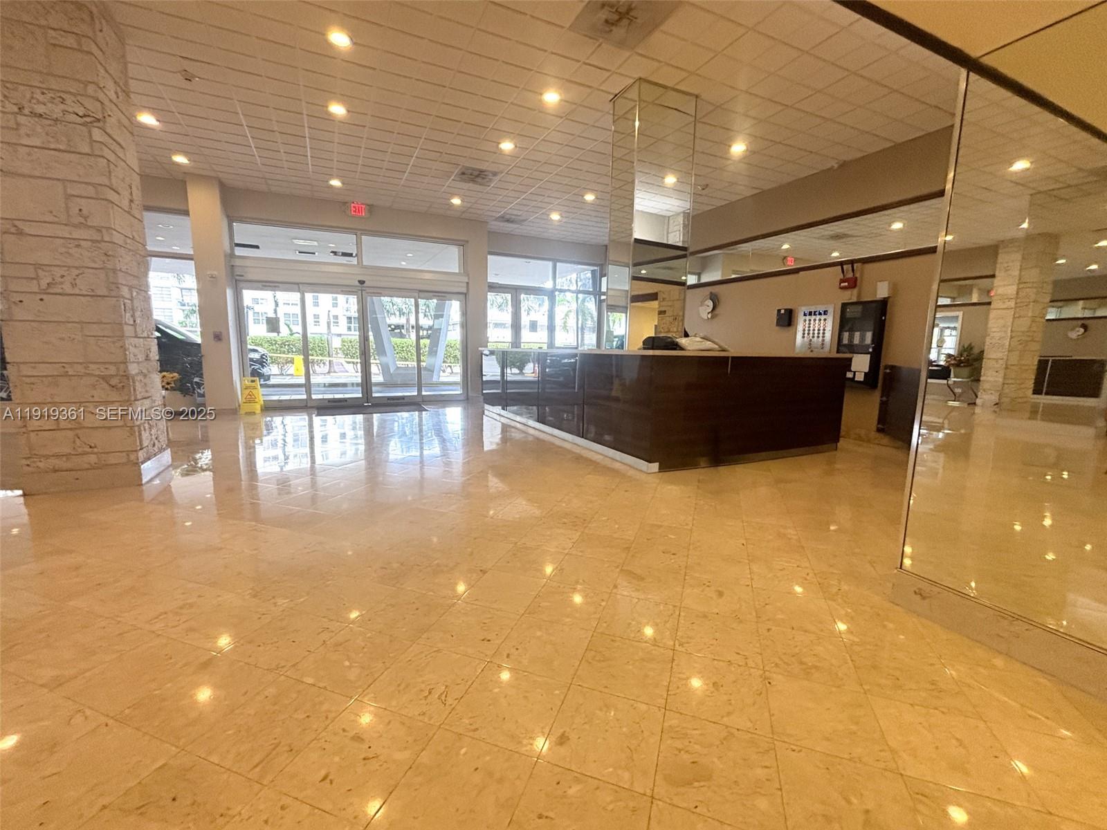 1701 2 / 2 1488 кв.футов $ 2025-11-24 0 Фото