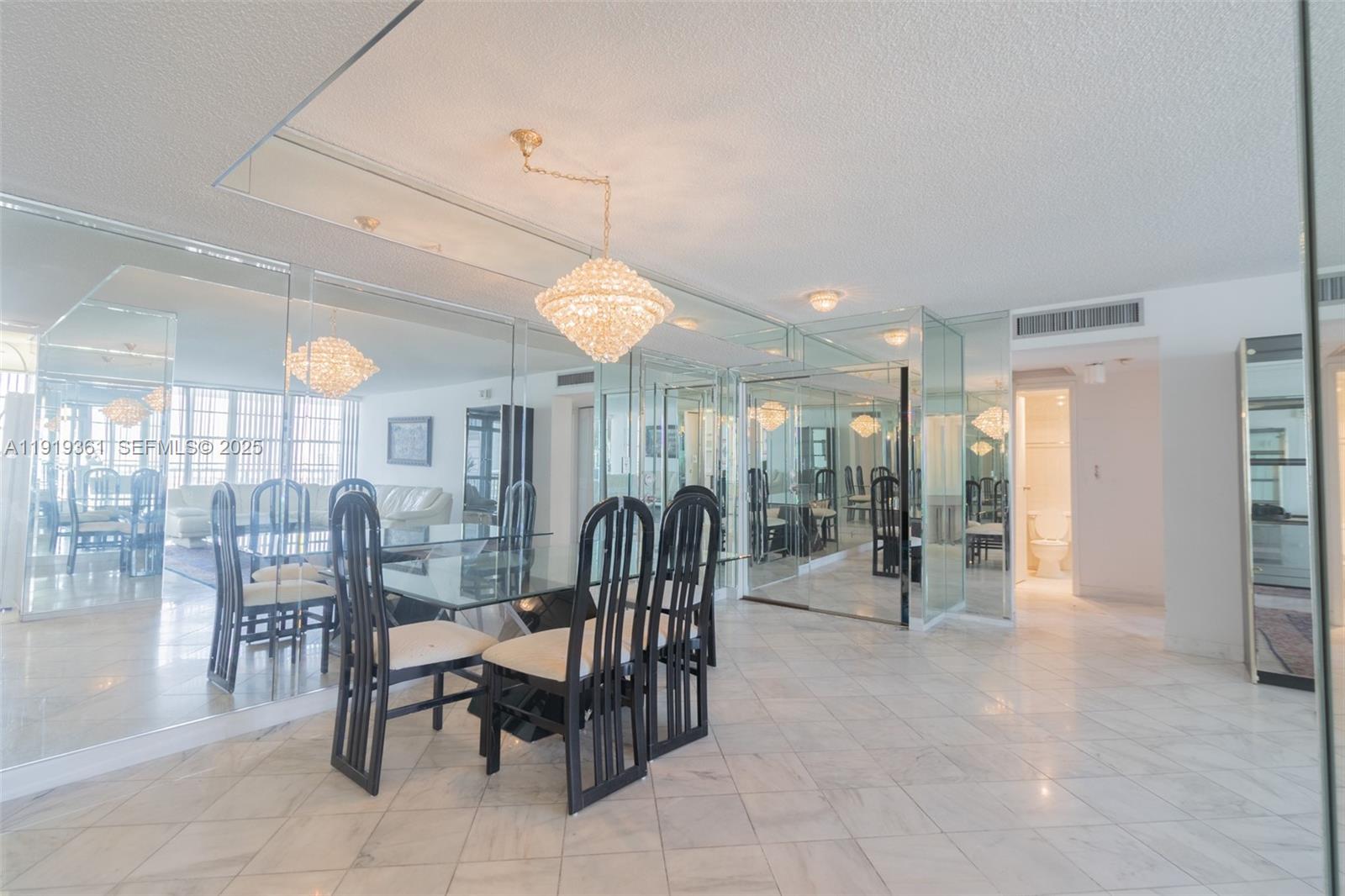 1701 2 / 2 1488 кв.футов $ 2025-11-24 0 Фото