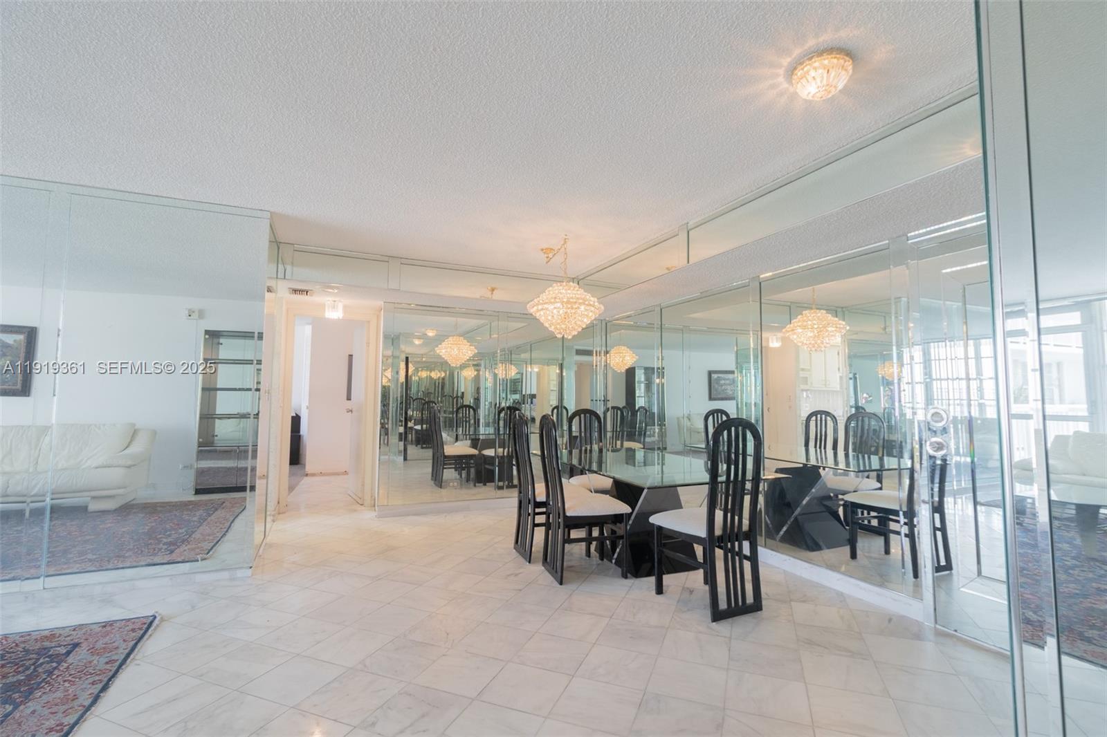 1701 2 / 2 1488 кв.футов $ 2025-11-24 0 Фото