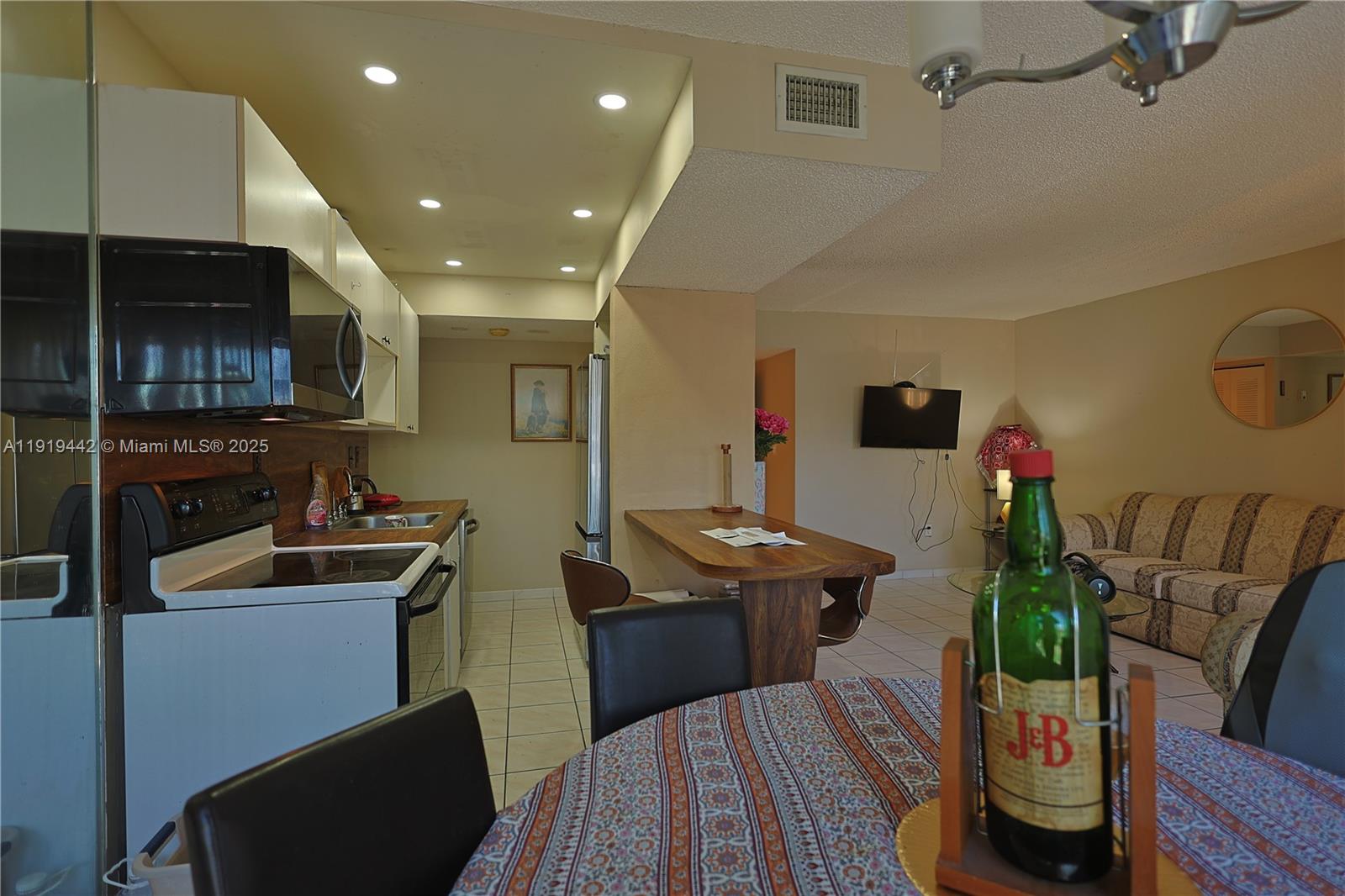 104B 2 / 1 777 sq. ft. $ 2025-11-24 0 Photo