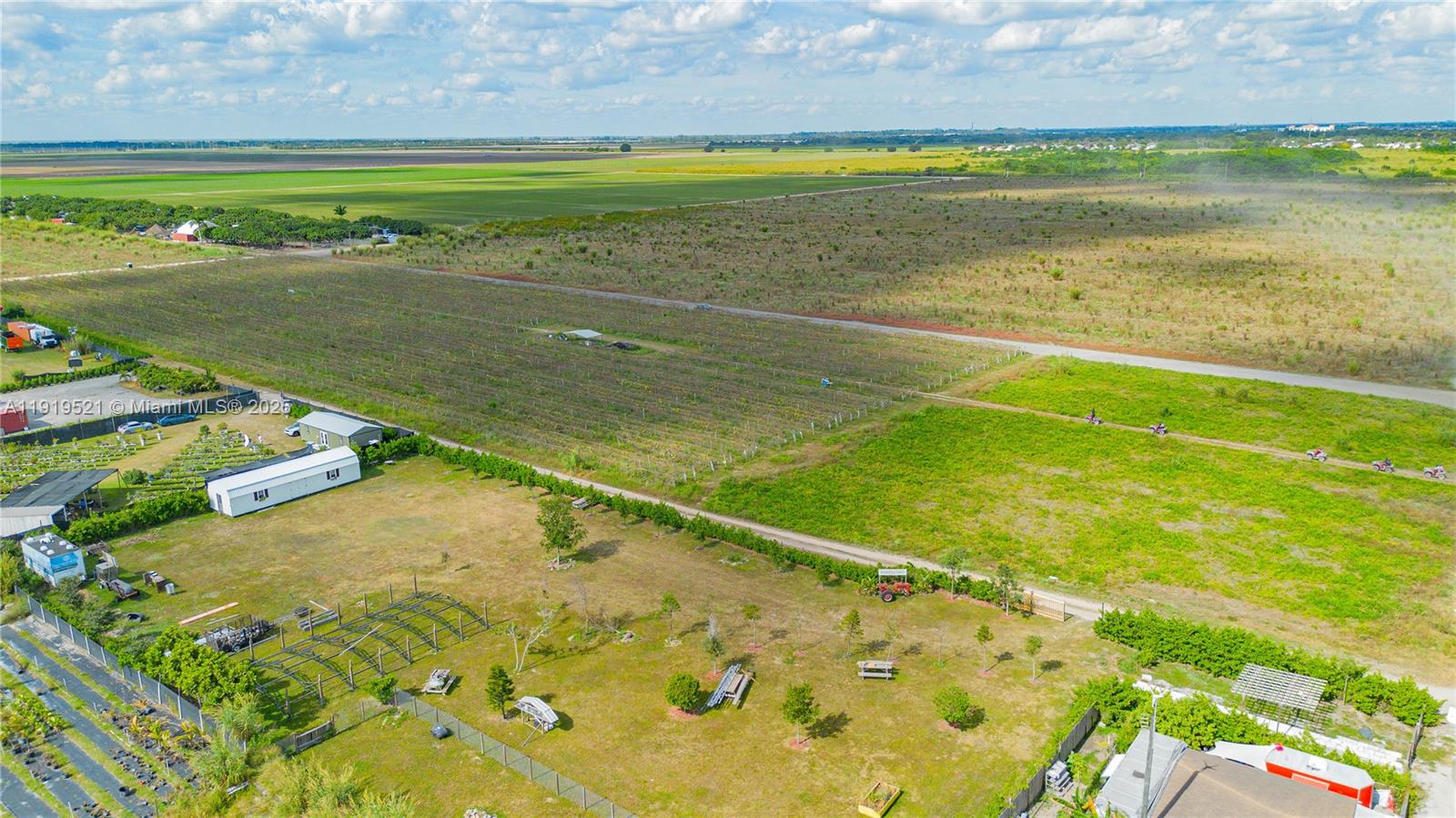   /   sq. ft. $ 2025-11-24 0 foto