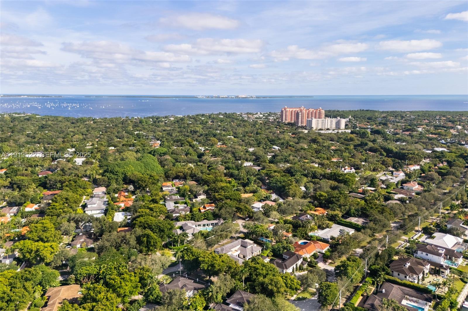   /   кв.футов $ 2025-12-01 0 Фото