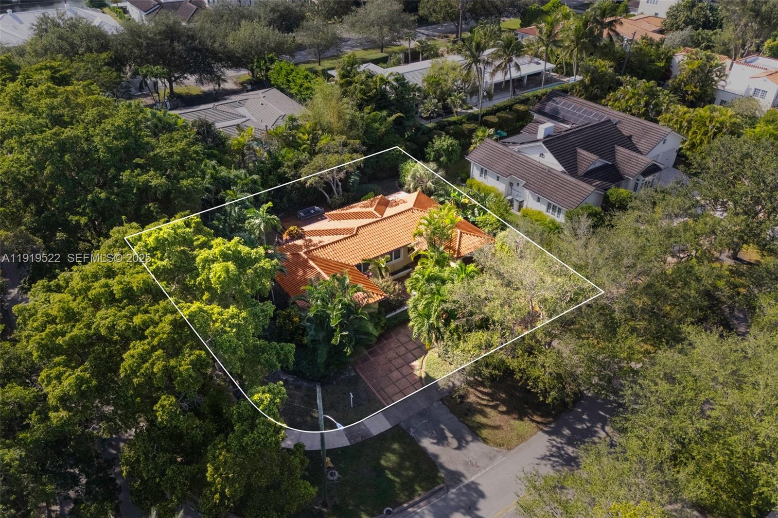   /   кв.футов $ 2025-12-01 0 Фото