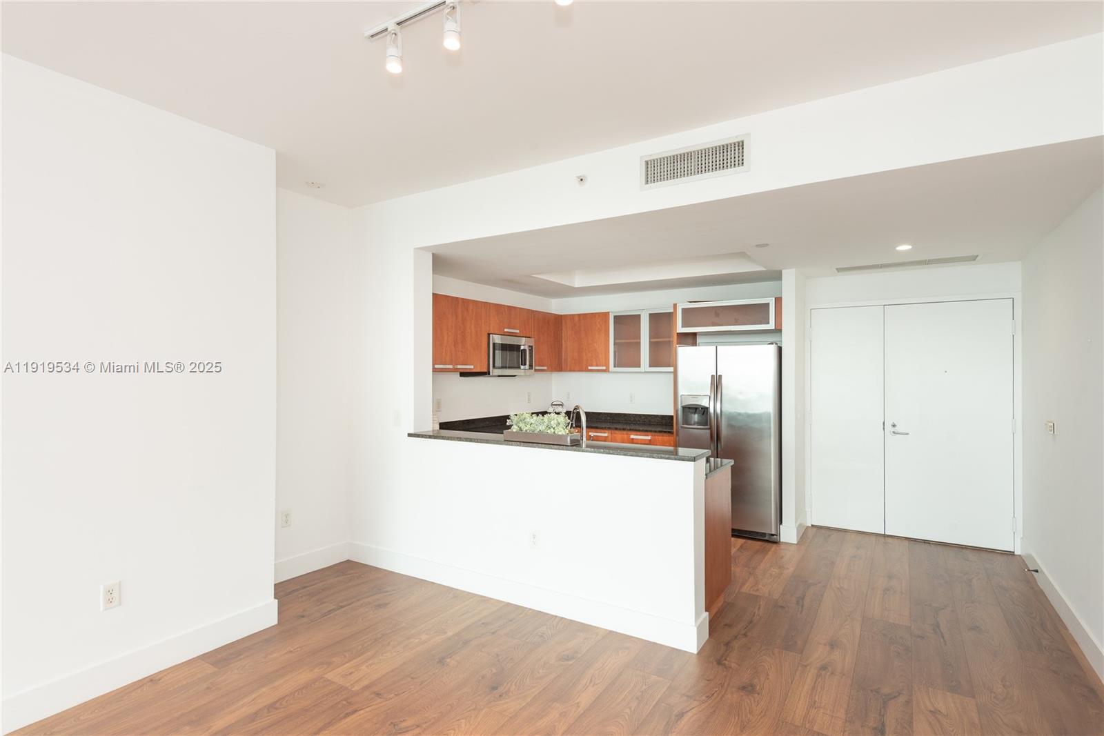 Photo of 3131 188th St  #2-909, Aventura, Florida, 33180 - 