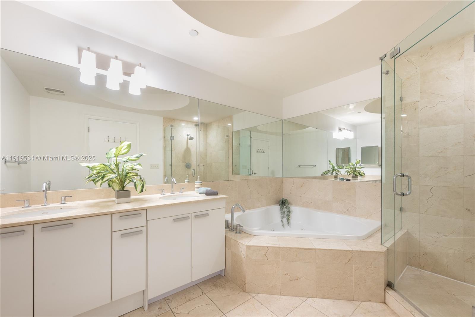 Photo of 3131 188th St  #2-909, Aventura, Florida, 33180 - 