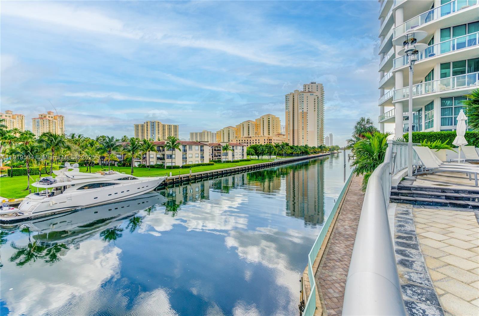 Photo of 3131 188th St  #2-909, Aventura, Florida, 33180 - 