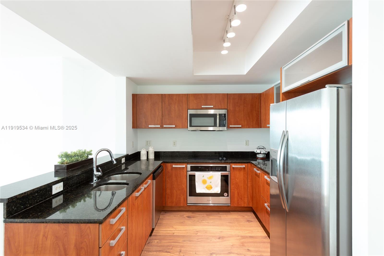 Photo of 3131 188th St  #2-909, Aventura, Florida, 33180 - 