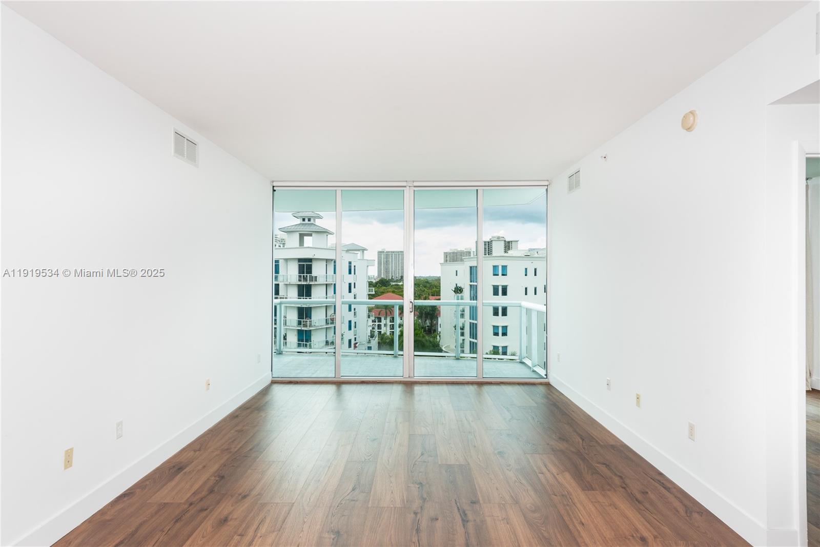 Photo of 3131 188th St  #2-909, Aventura, Florida, 33180 - 