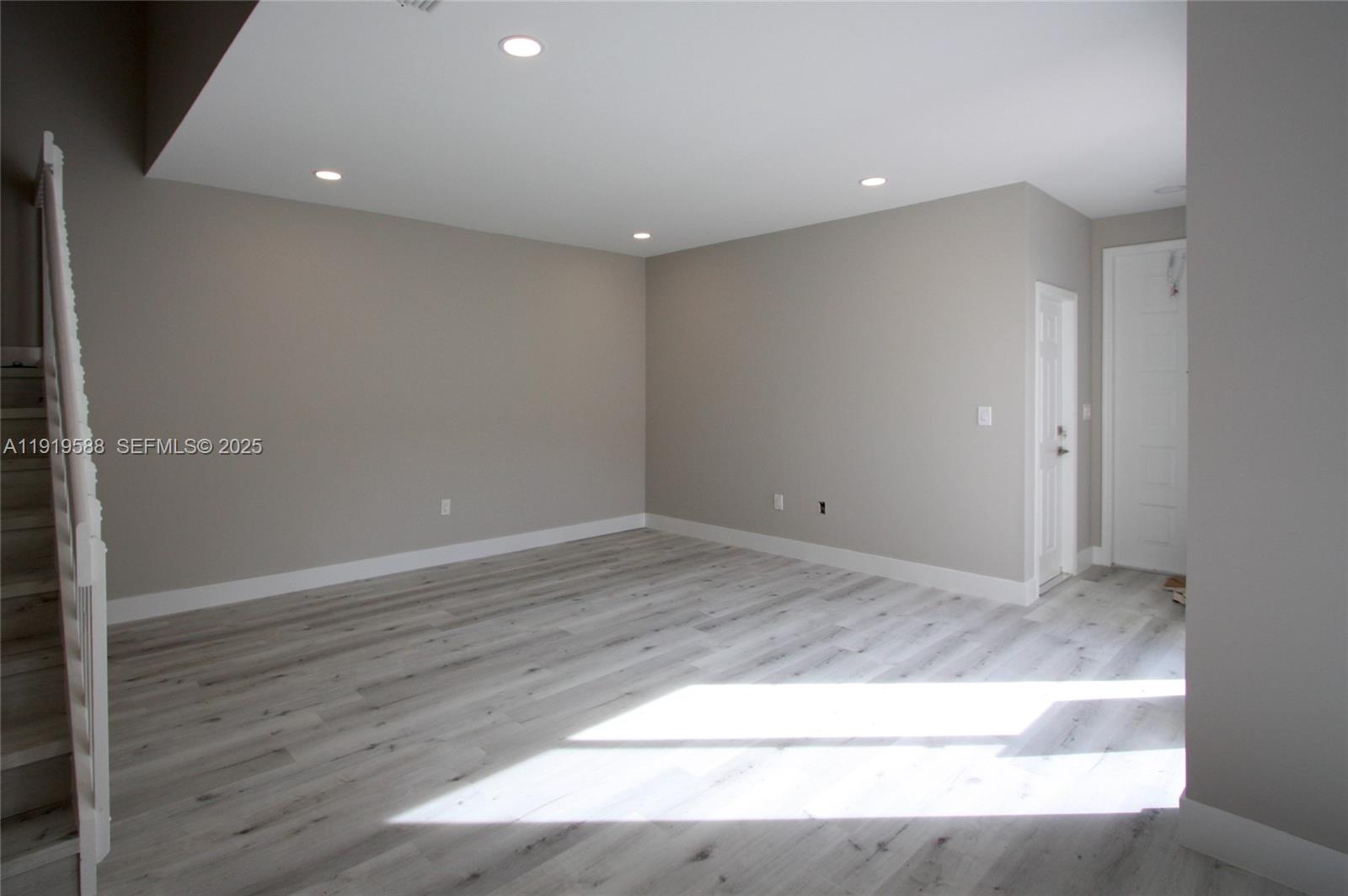 Photo of 935 Lemonwood Ct  (935), Hollywood, Florida, 33019 - 