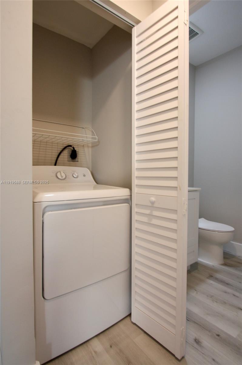 Photo of 935 Lemonwood Ct  (935), Hollywood, Florida, 33019 - Full-Size Washer and Dryer