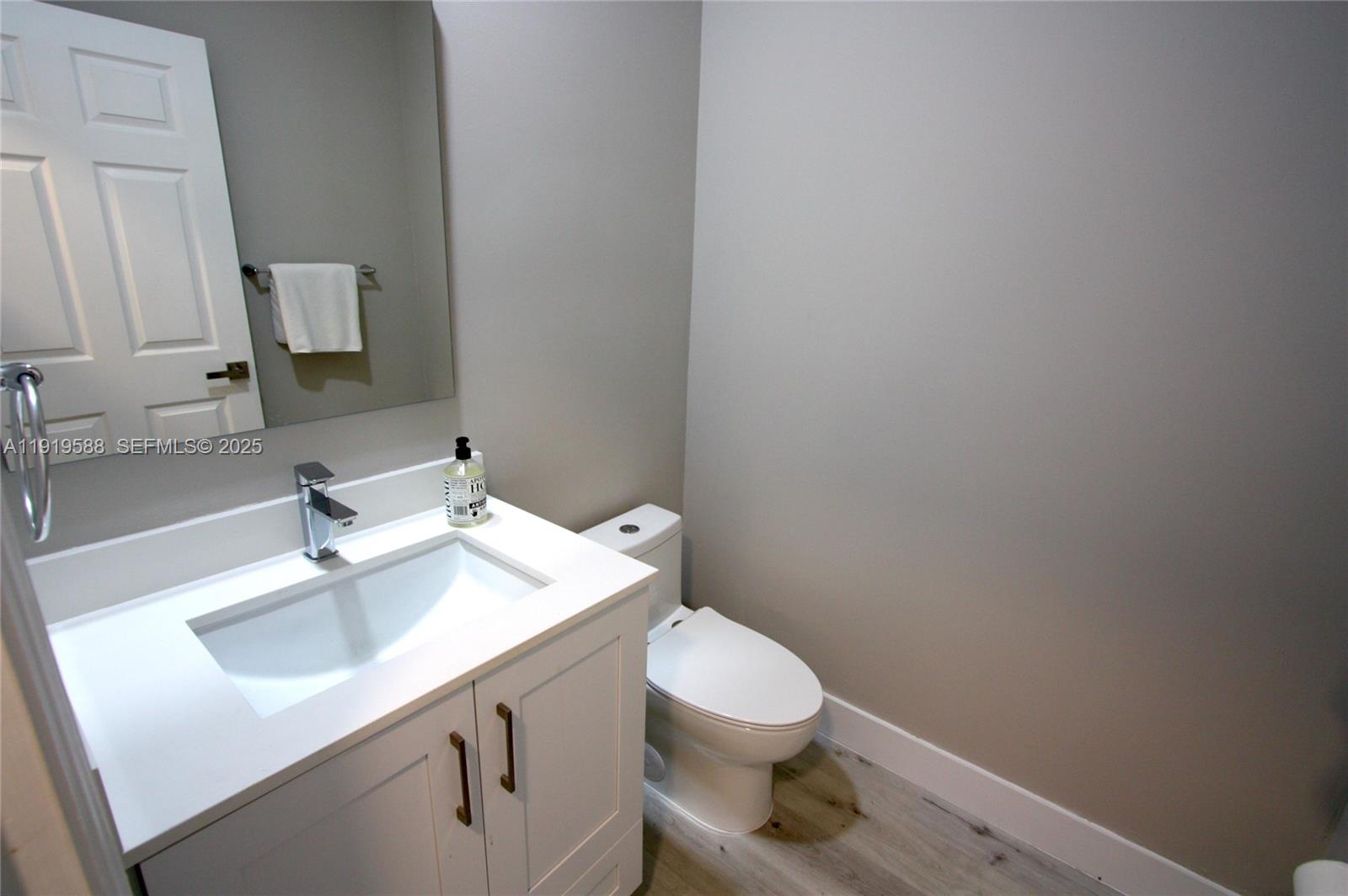 Photo of 935 Lemonwood Ct  (935), Hollywood, Florida, 33019 - Powder Room on First Floor