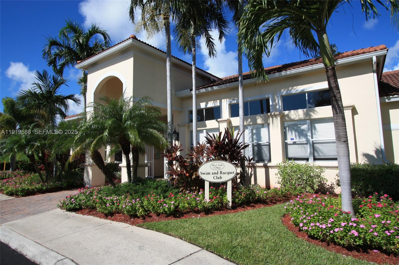 Photo of 935 Lemonwood Ct  (935), Hollywood, Florida, 33019 - 