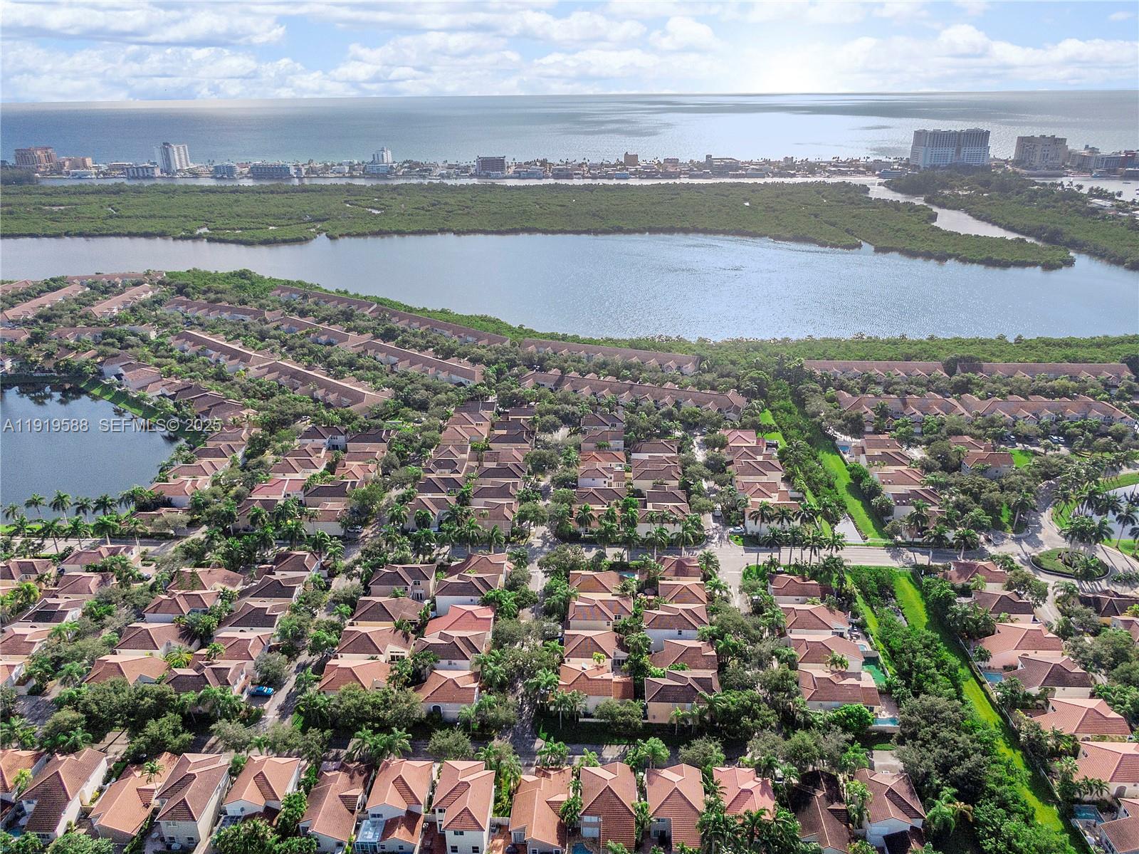 Photo of 935 Lemonwood Ct  (935), Hollywood, Florida, 33019 - 