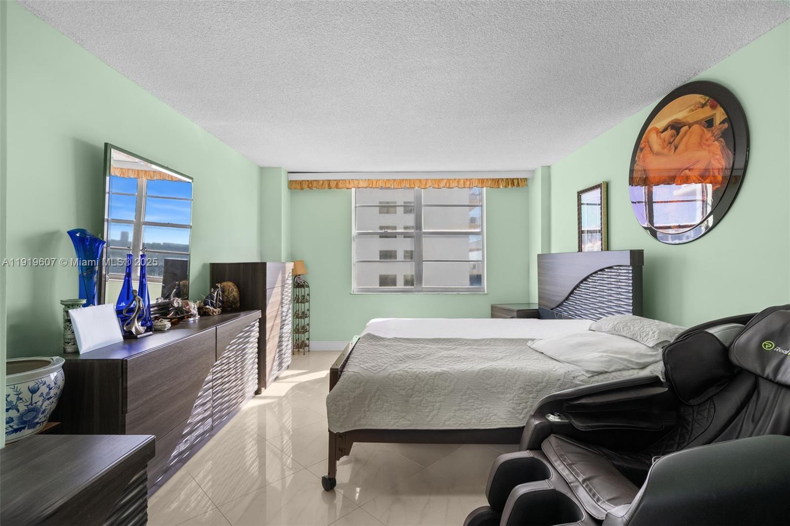 1109 2 / 2 1233 кв.футов $ 2025-11-24 0 Фото