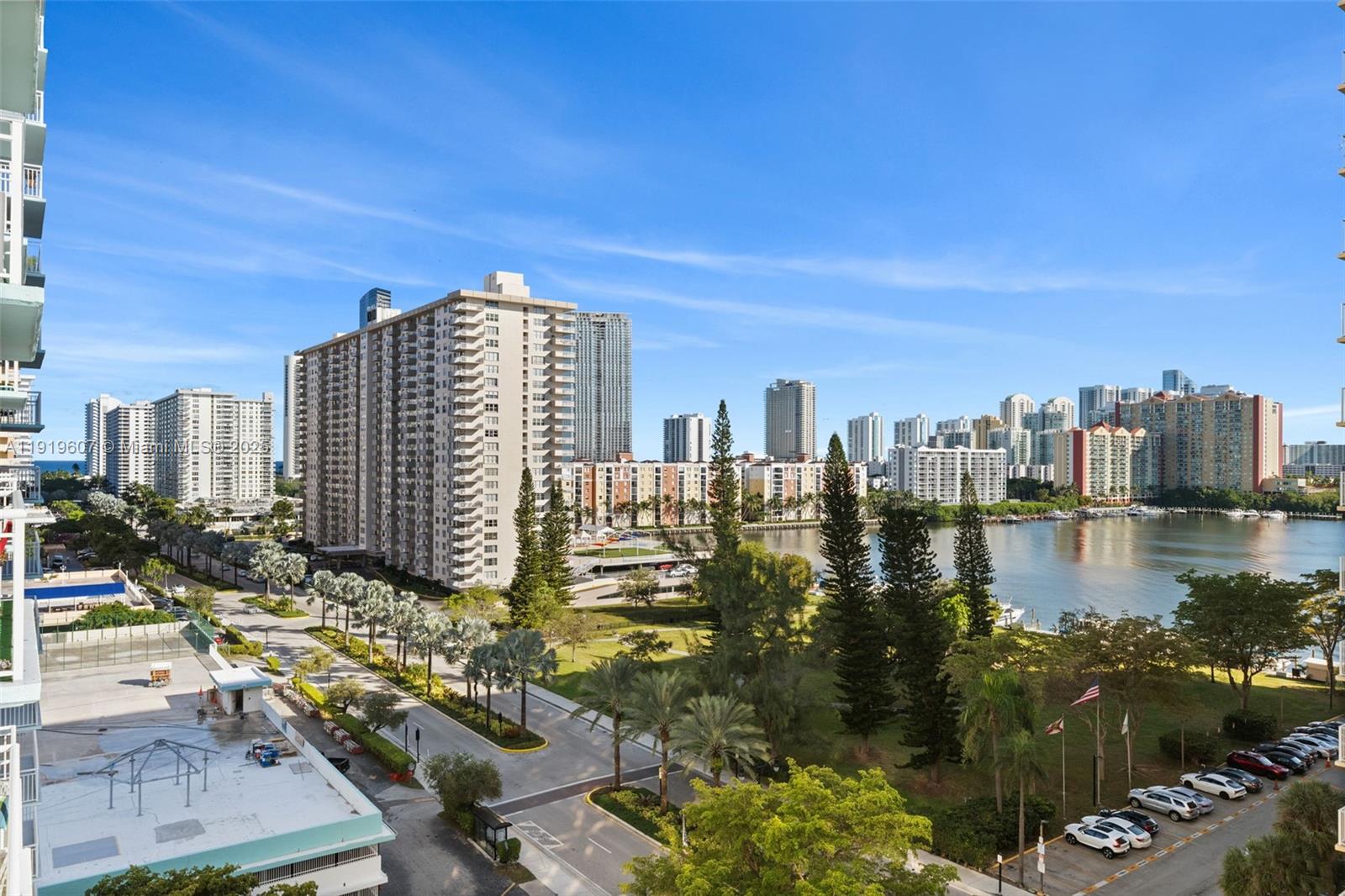 1109 2 / 2 1233 кв.футов $ 2025-11-24 0 Фото