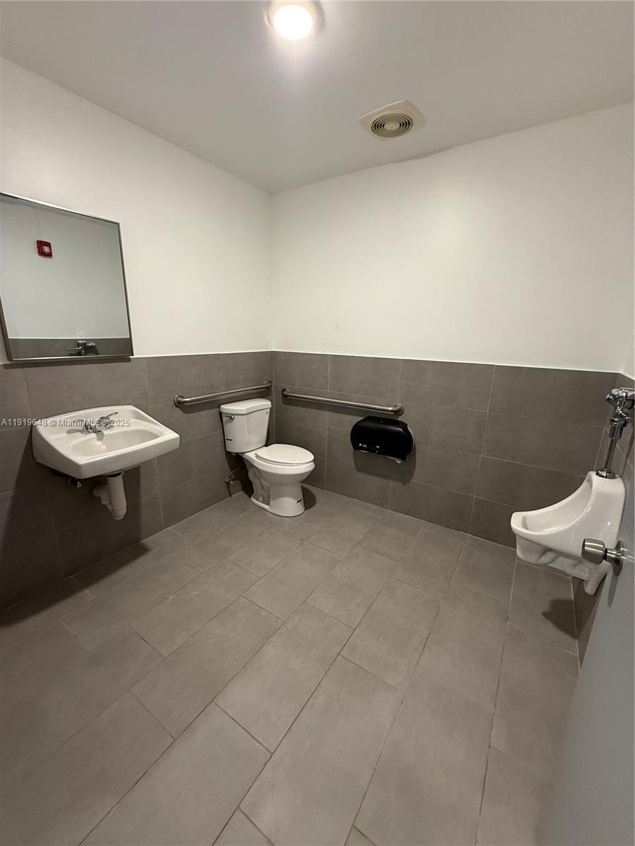 See details / sq. ft. $ 2025-11-25 0 Photo