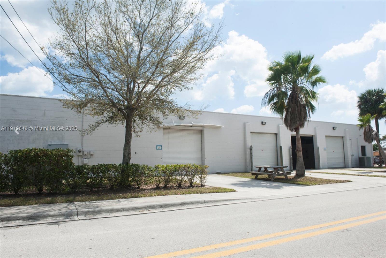 See details / sq. ft. $ 2025-11-25 0 Photo