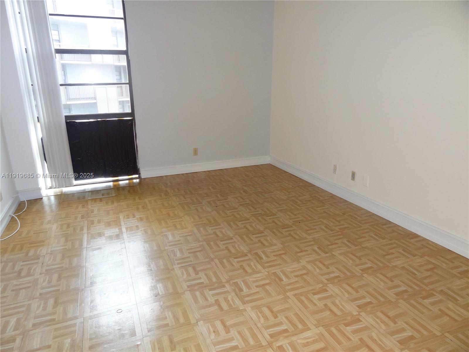 EI506 1 / 1 741 sq. ft. $ 2025-11-25 0 Photo